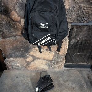 Mizuno Youth Baseball Glove RHT 10.5 Inch Power Close & Vintage Mizuno Backpack